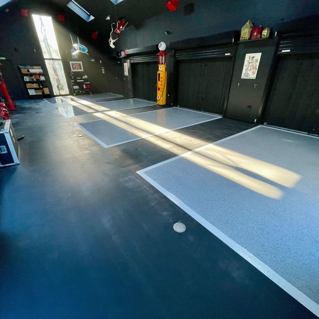 491046862_1291985459080298_1852666896462395148_n resin floor